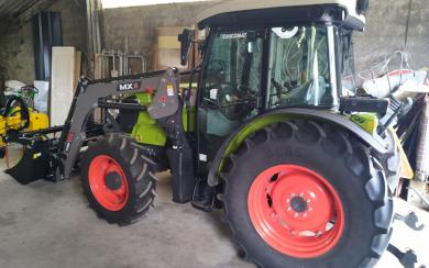Le nouveau de tracteur de la commune de Loures-Barousse